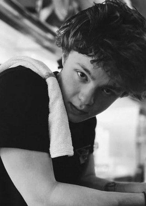 欧文·艾斯特罗斯头像