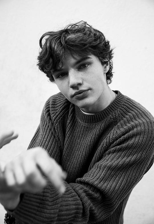 迪伦·休斯头像