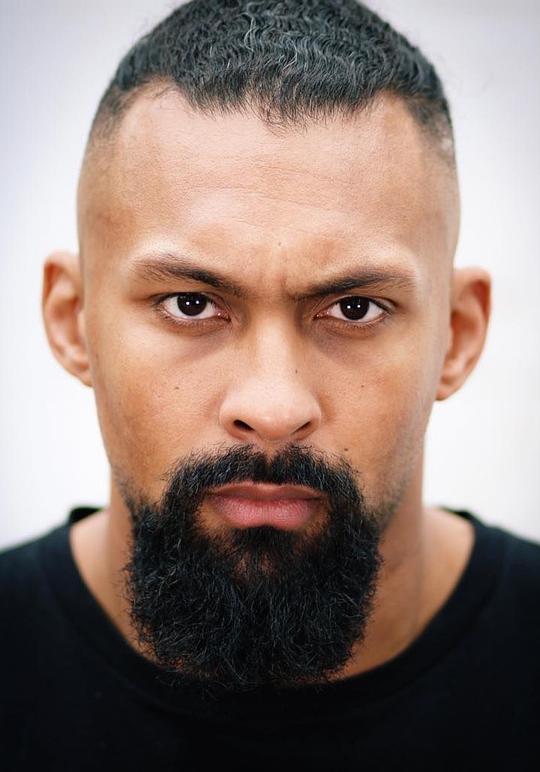 齐·刘易斯-帕里头像