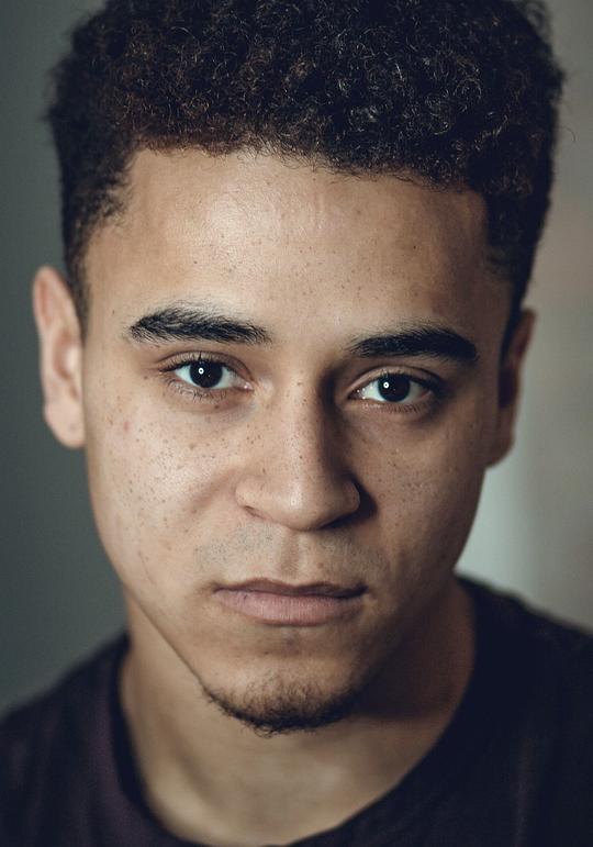 卡亚·穆尔头像