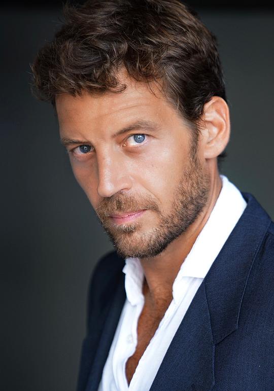 托马索·巴西利头像