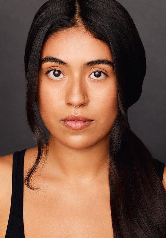 阿米娜·涅韦斯头像