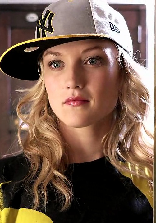 妮可拉·伯利头像