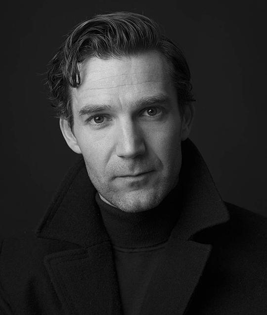 西蒙·哈里森头像