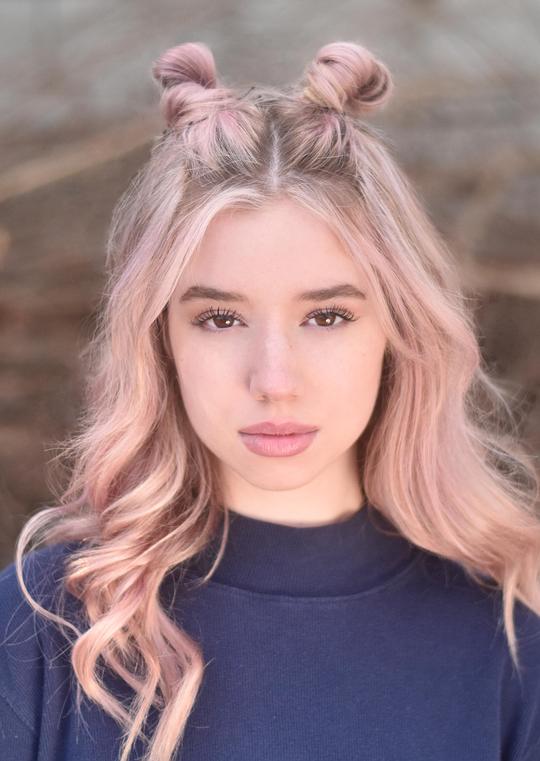 凯拉·迪薇内瑞头像