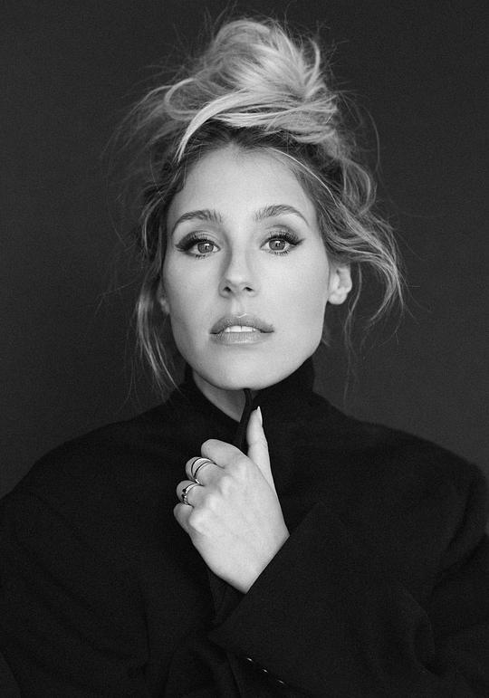 丽萨·吉洛伊头像