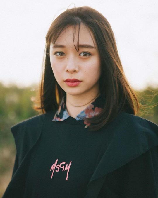 田锅梨梨花头像