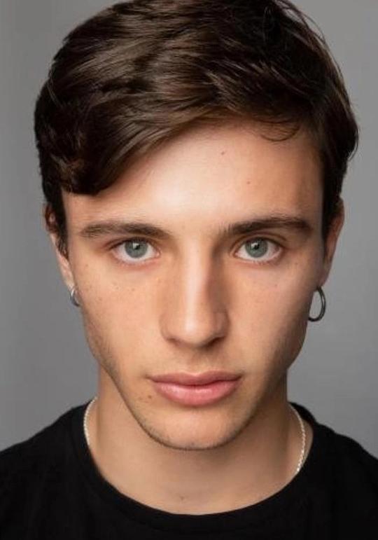 伊万·佩莱瑟头像