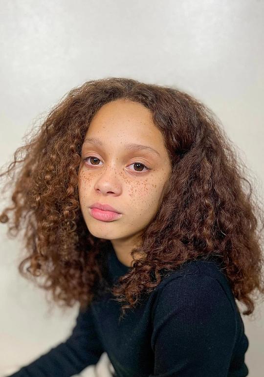 安娜亚·托雷头像