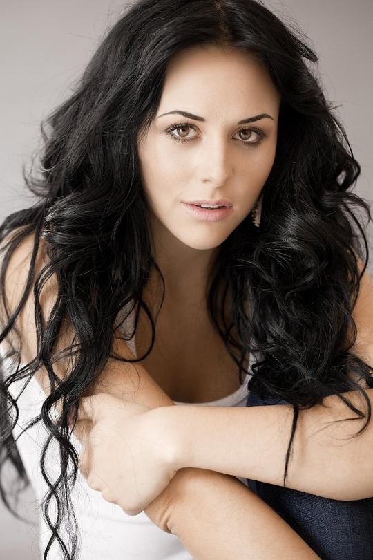 苏莉雅·韦加头像