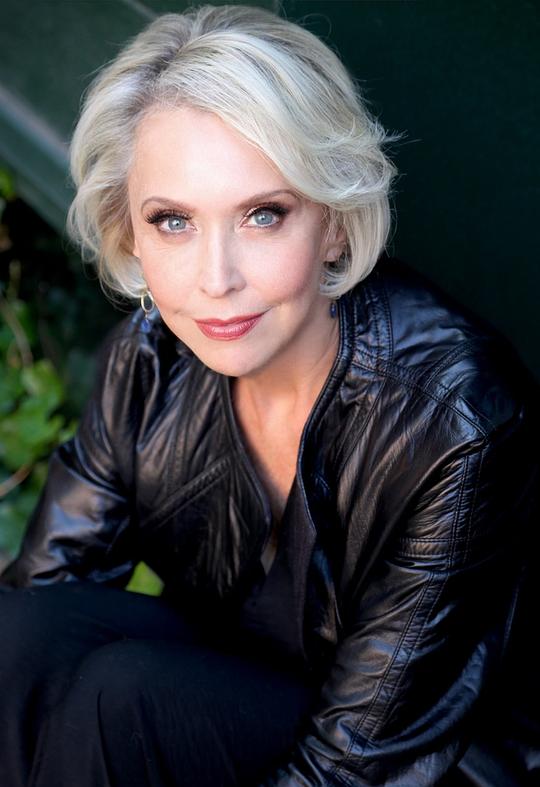 朱莉·霍尔斯顿头像