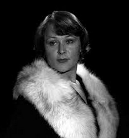 罗莎·梁赞诺娃头像