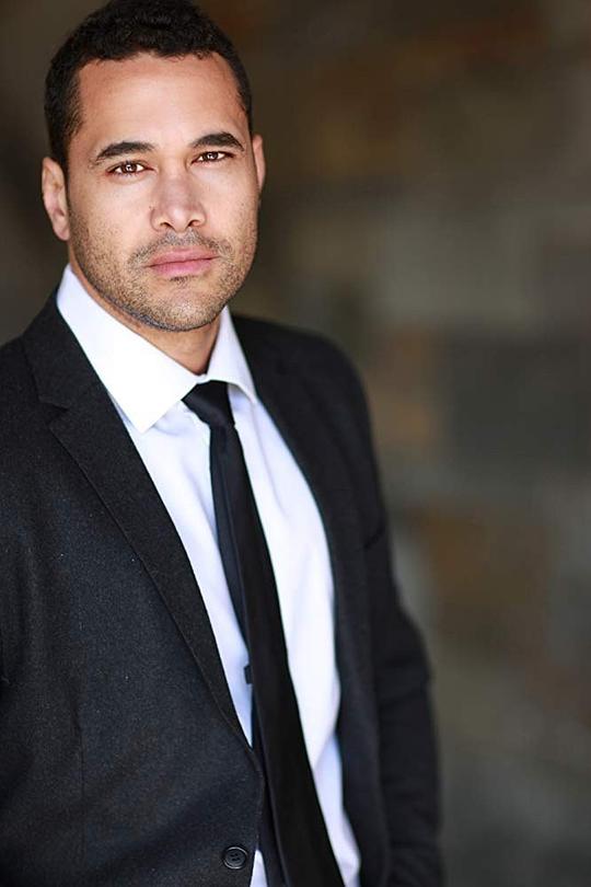 拉斐尔·普里埃头像