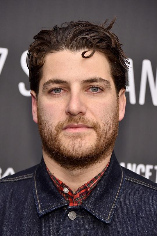 亚当·佩里头像