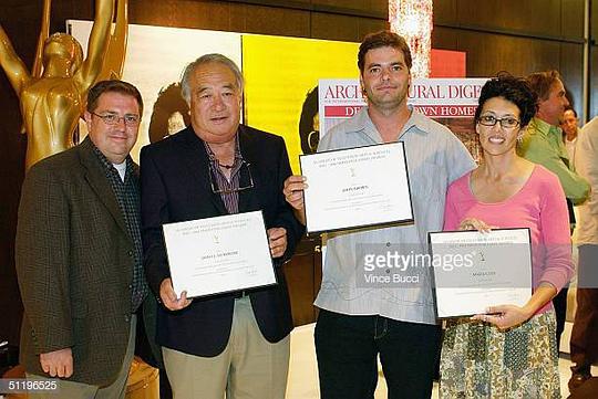 詹姆斯·J·默拉卡米头像