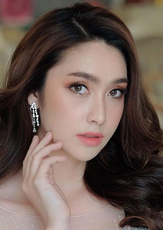 哈娜·刘易斯头像