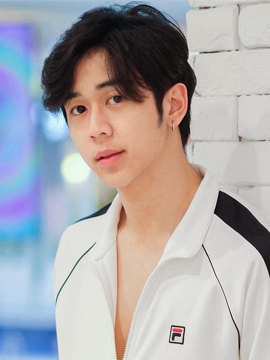 塔纳文·提拉珀苏卡恩头像