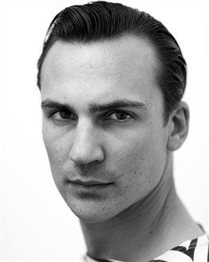 亨利·劳埃德-休斯头像