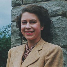 伊丽莎白：前所未见的女王封面图